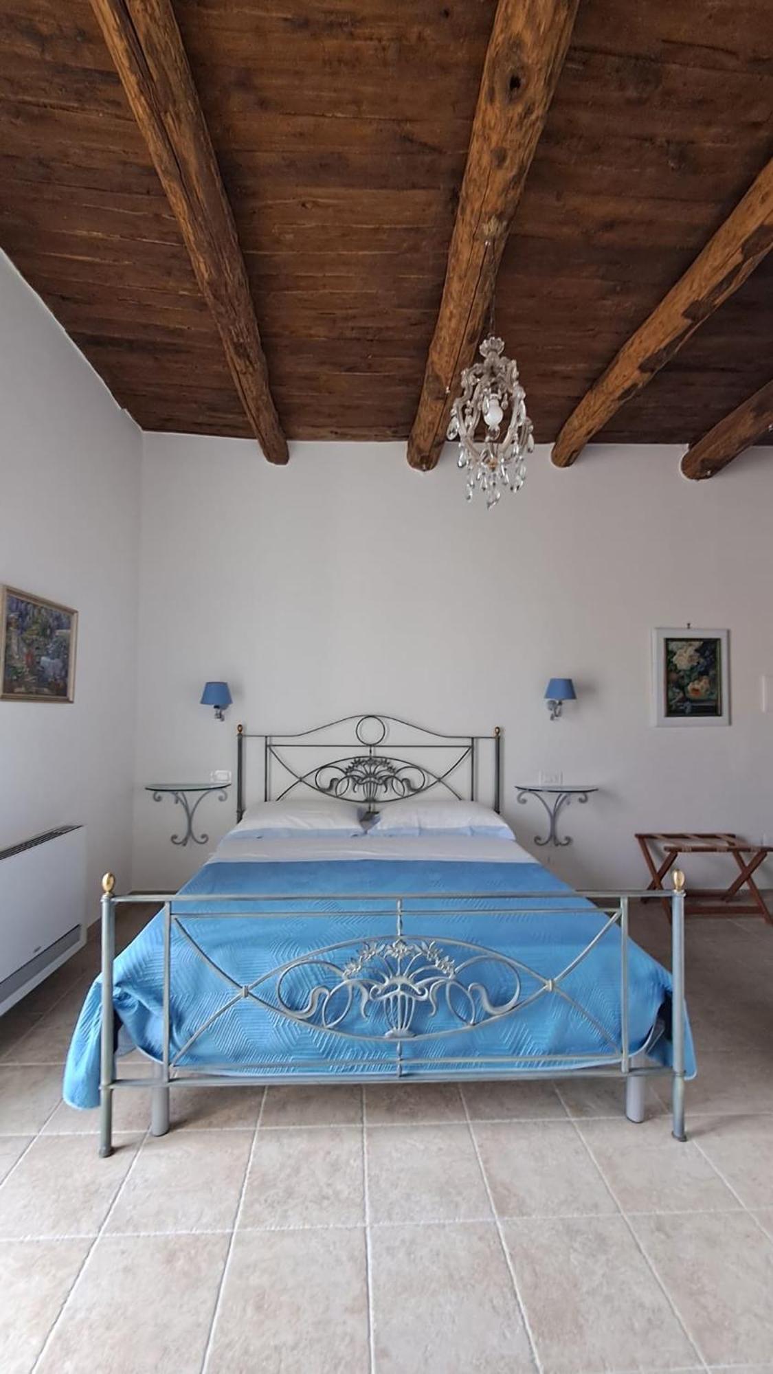 Palazzo Cantarella Stella Cilento Room photo